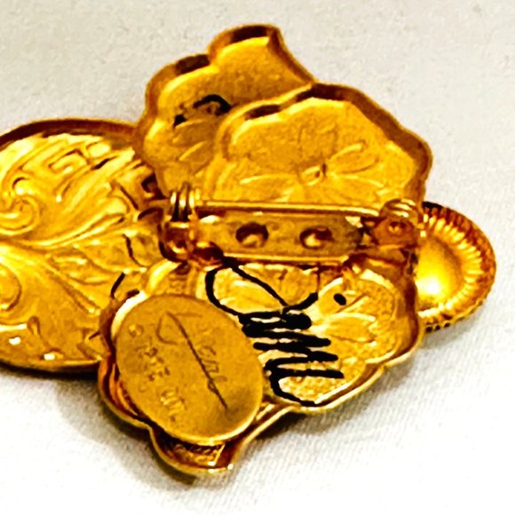 Vintage Angel Brooch w/Beautiful Clear RIvoli Crystal & Faux Pearl - Signed - Picture 8 of 8